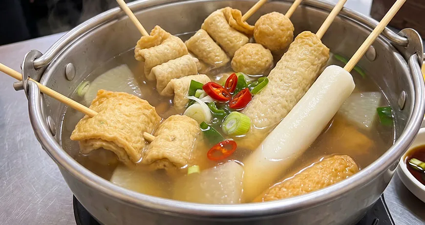 Skewered Fishcake Soup | 어묵꼬치